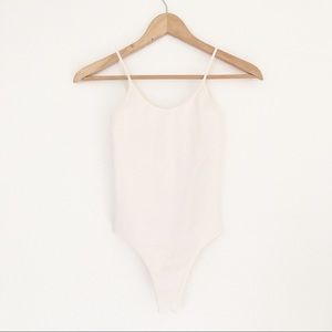 LAST CHANCE Alice + Olivia White Bodysuit